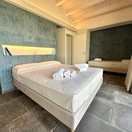 'e Petri Villa *